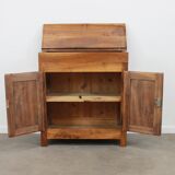 Walnut chest of drawers