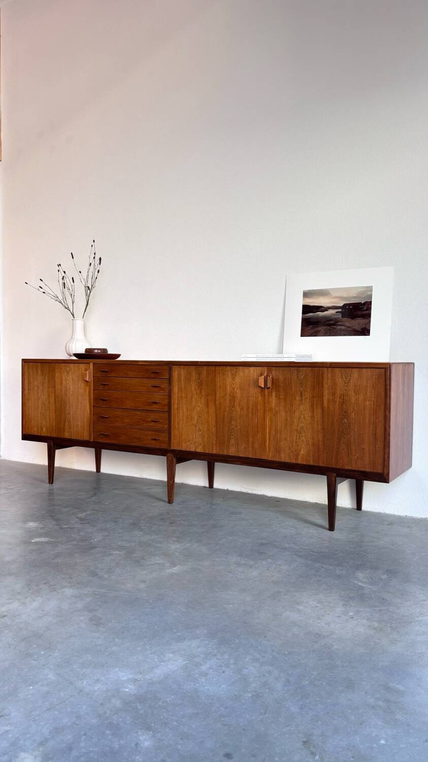 Buffet Henry Rosengren Hansen en palissandre, milieu du siècle