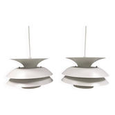 Un ensemble de lampes suspendues, de fabrication danoise, datant des années 1980.