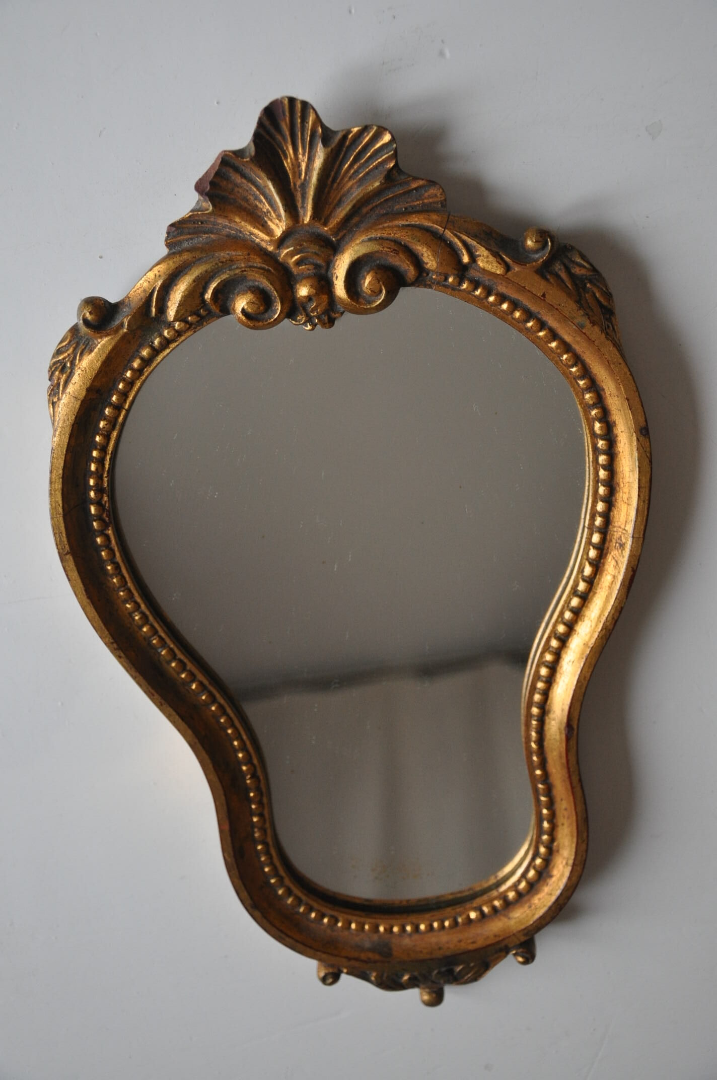 Miroir de style en bois doré vintage