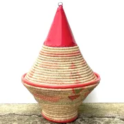 Large covered Moroccan basket made of woven wicker, 70s folk style.