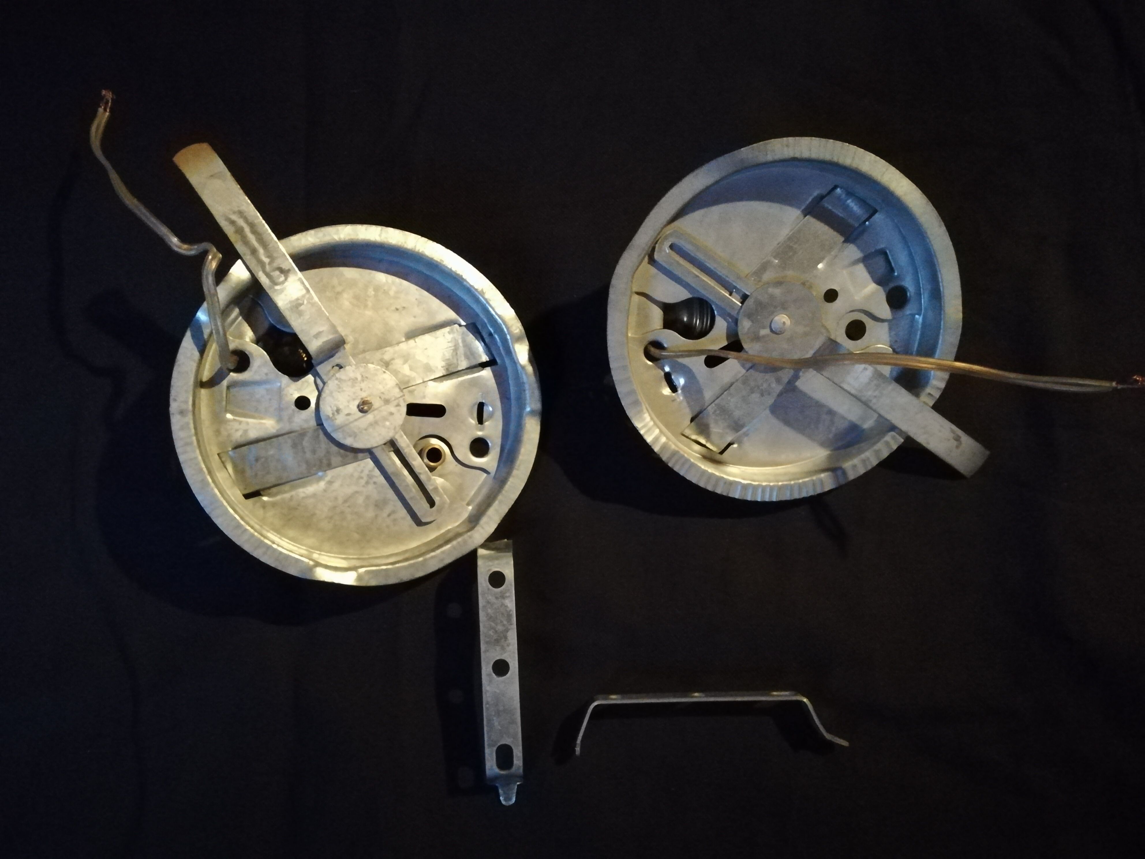 Two plafonniers in opaline of annees 60/70