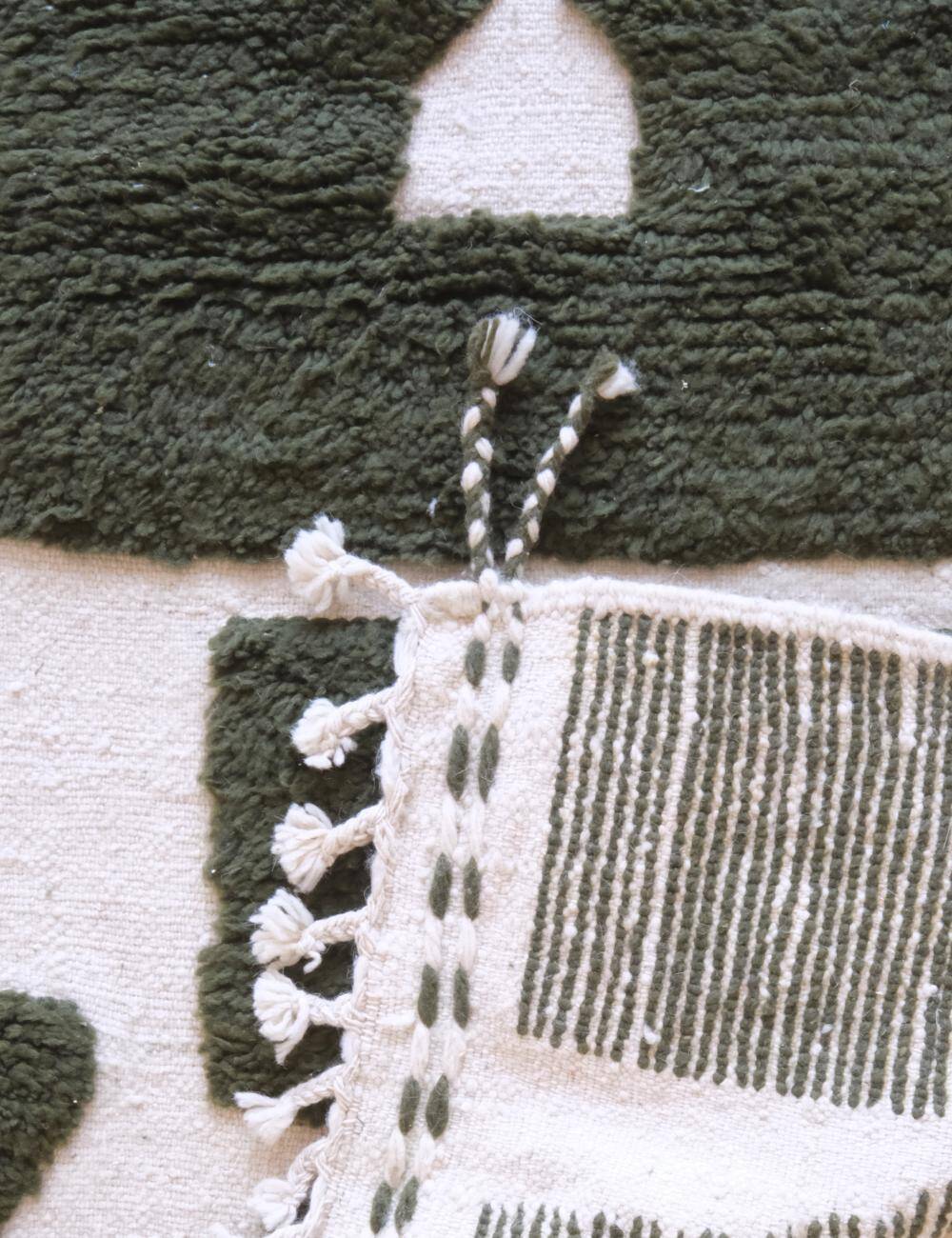 Contemporary Green Rug - 294 x 216 cm