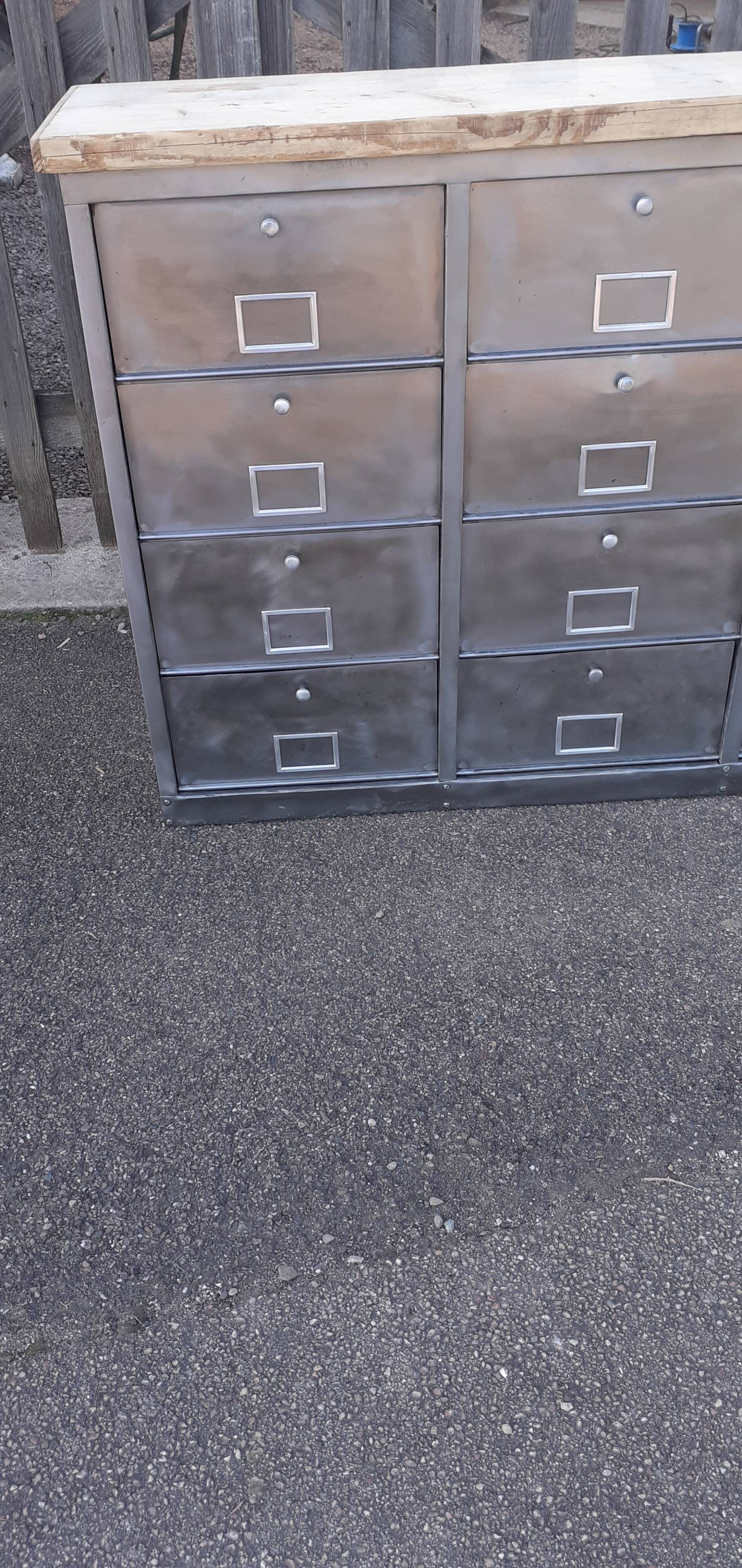Meuble 12 clapets