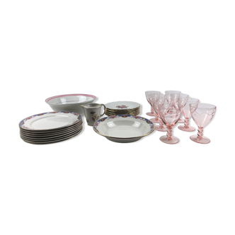 Service de table depareille -verrerie, faïence et porcelaine  - 8 couverts -27 pièces