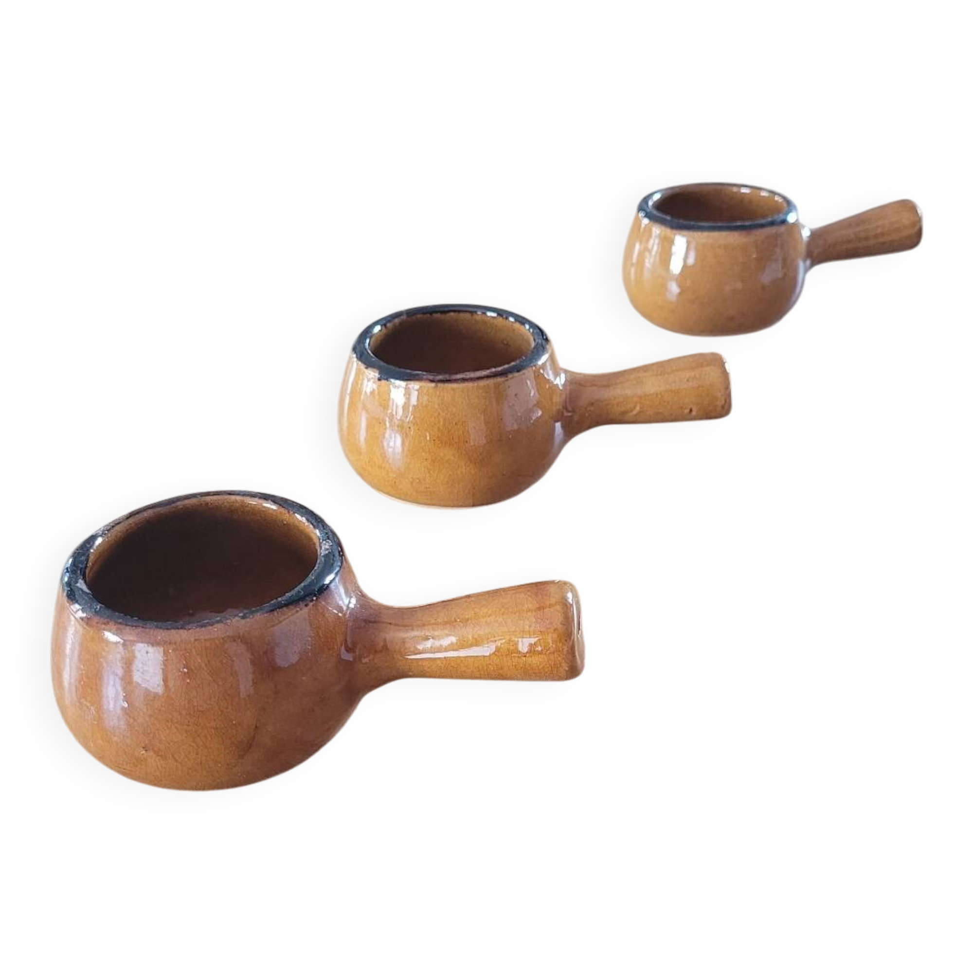 3 glazed earthenware pans