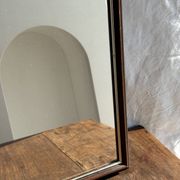 Petit miroir arrondi, cadre en bois, encadrement doré H49,5