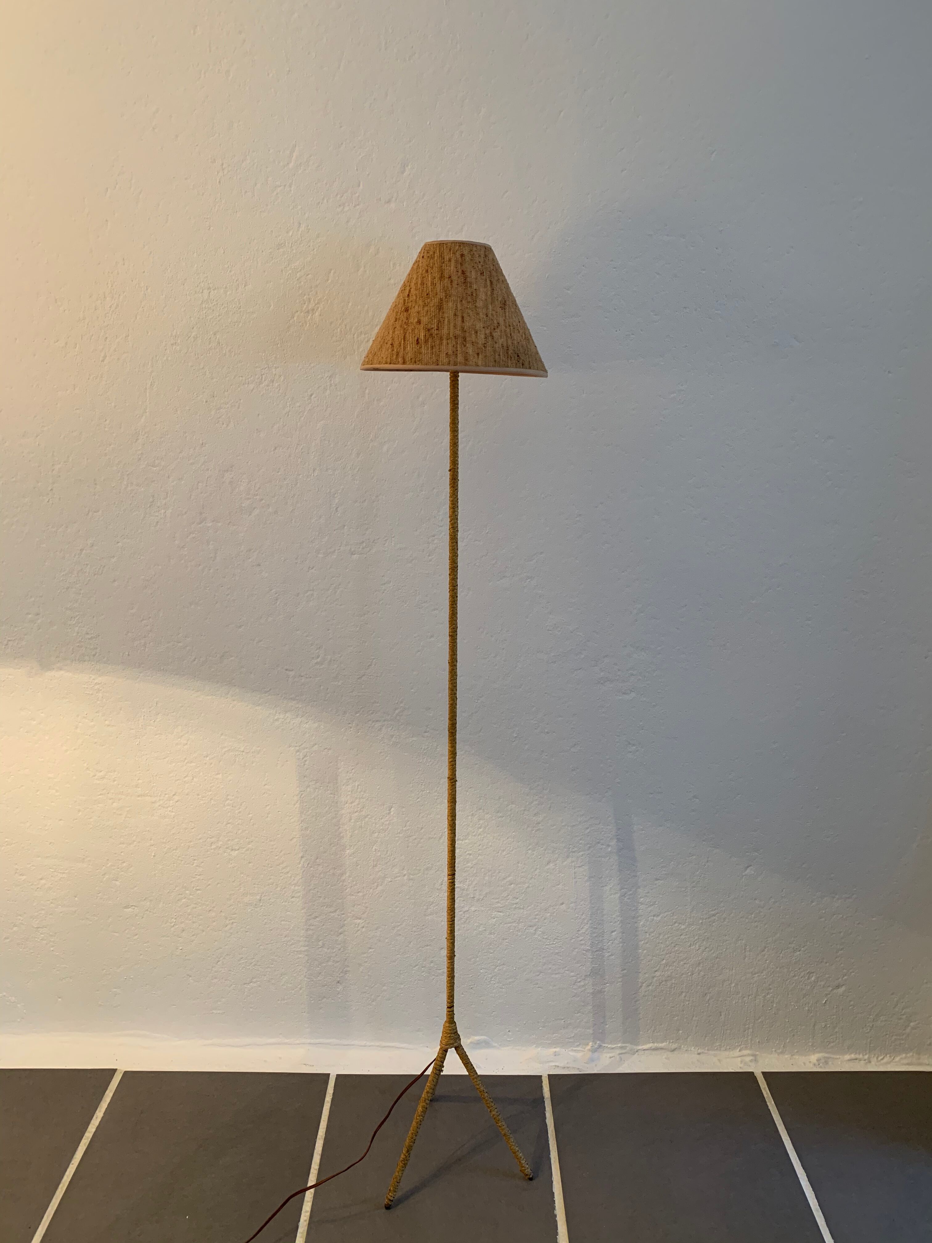 Vintage tripod rope lamppost