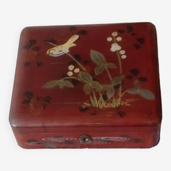Coffret/boîte à bijoux en bois laqué à décor asiatique d'un oiseau près d'un plan d'eau.Chine ,Japon