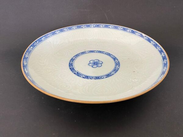 Assiette chinoise inspirée de la famille bleue Compagnie des Indes, milieu du 19e siècle