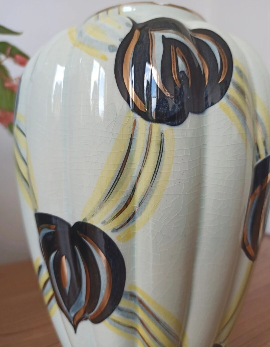 Vintage ceramic vase - Hand-painted decoration