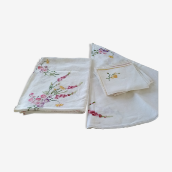 Antique tablecloths & napkins