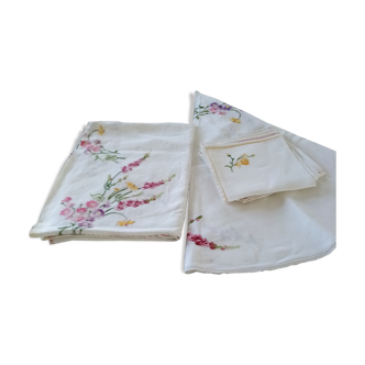 Antique tablecloths & napkins