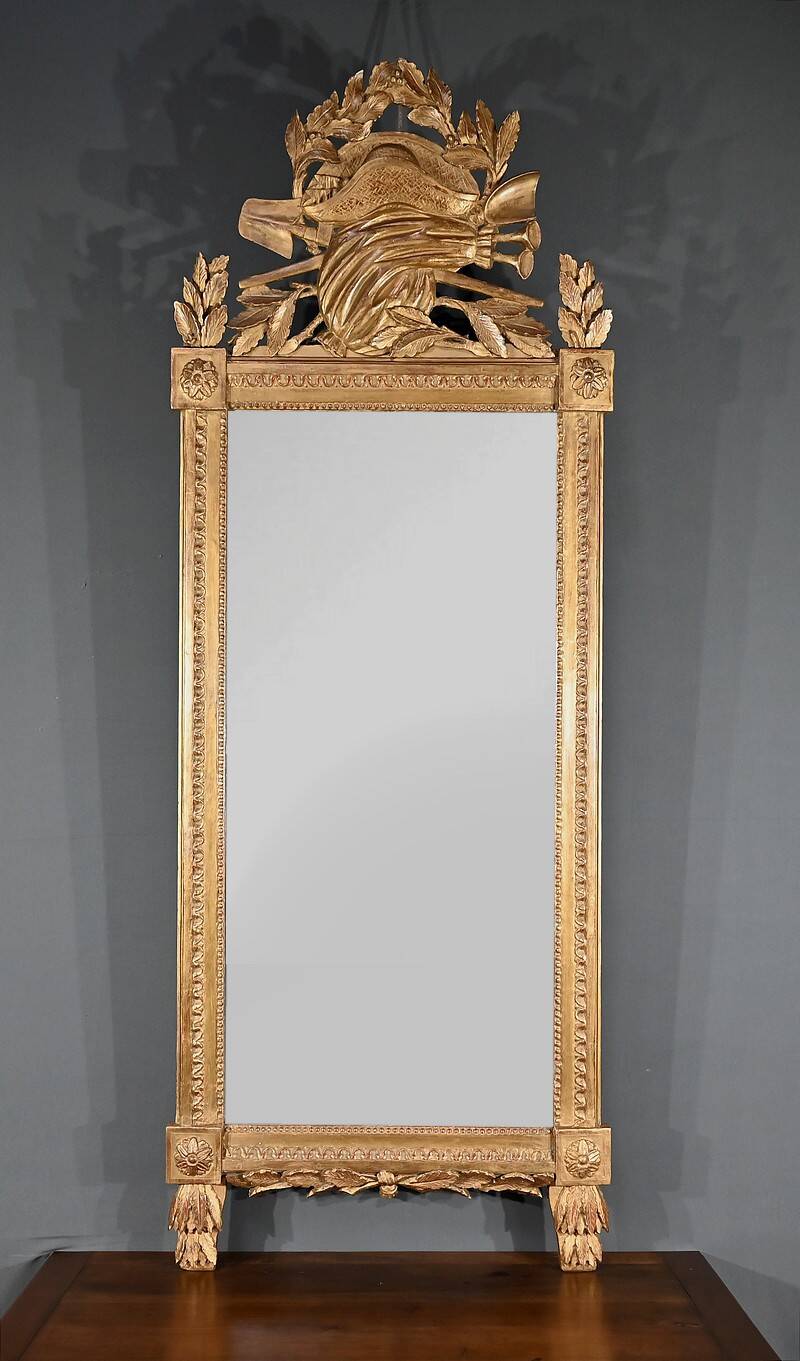 Important gilded wooden mirror, Louis XV period – 1768