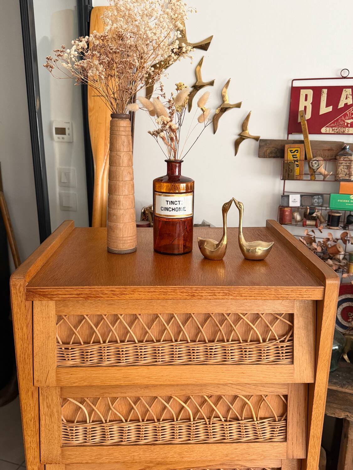 Vintage 1960s chest of drawers / chiffonnier with tapered legs and rattan.