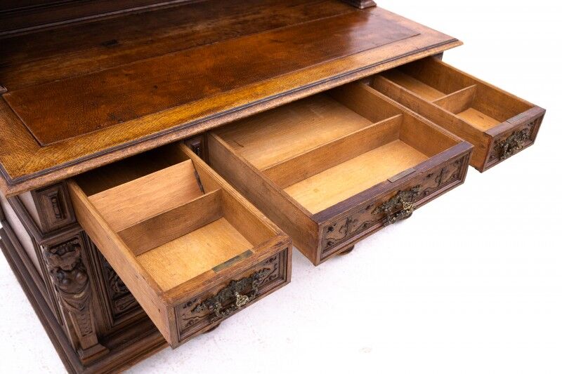 Bureau de style Renaissance antique, France, vers 1880.
