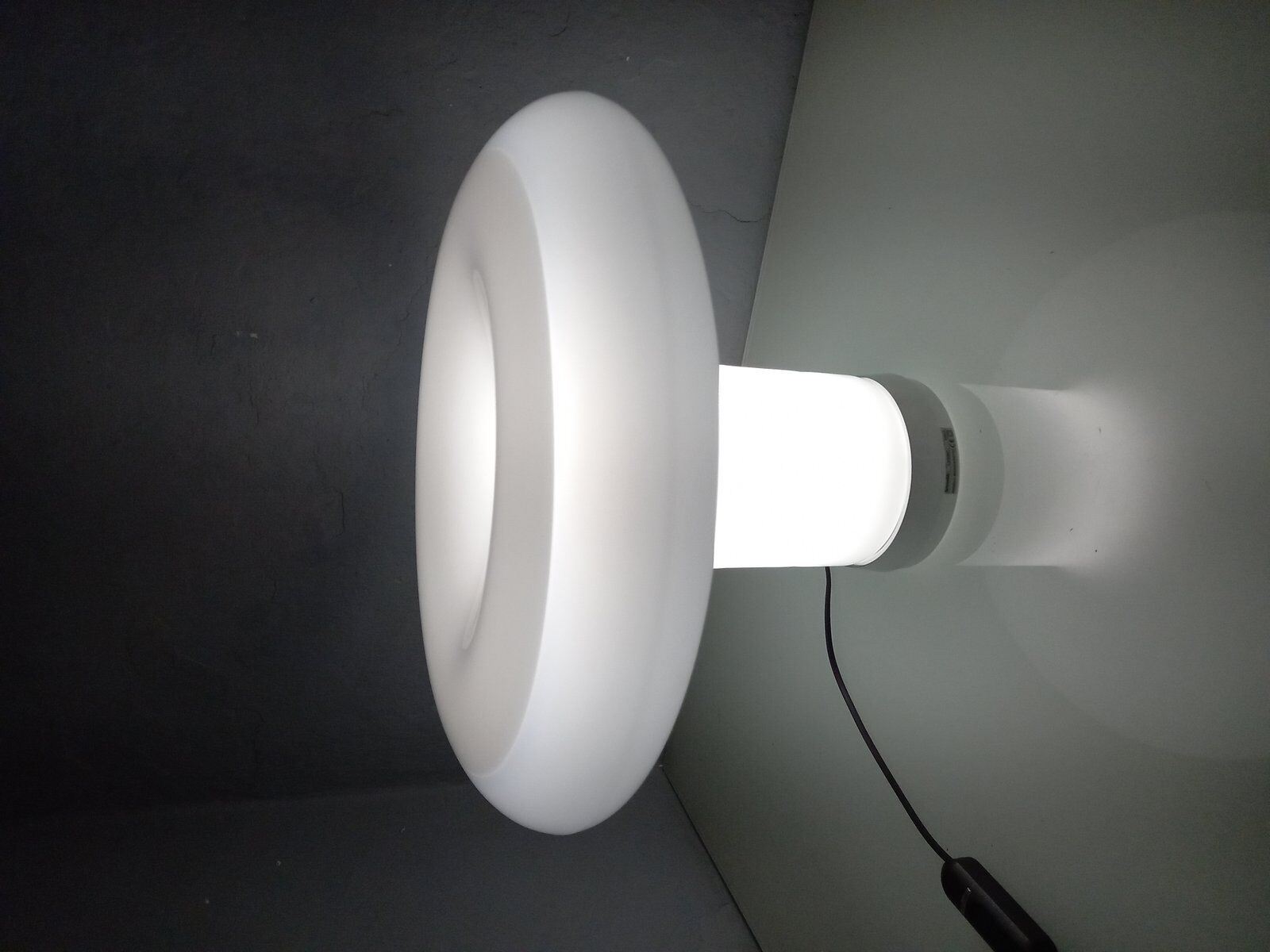 Lampe de table design années 90 modèle Lesbo Angelo Mangiarotti pour Artemide