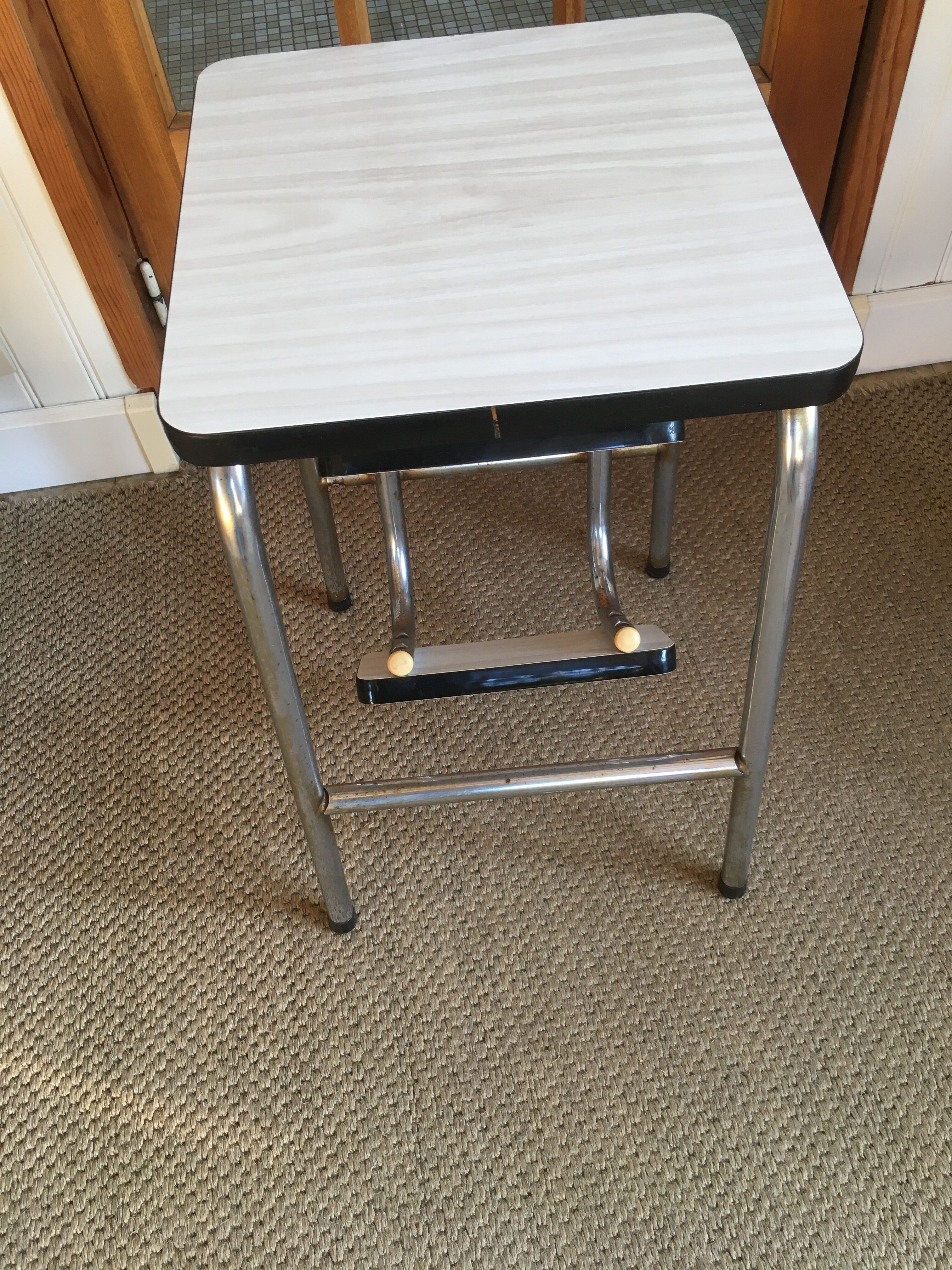 Formica Tabouret