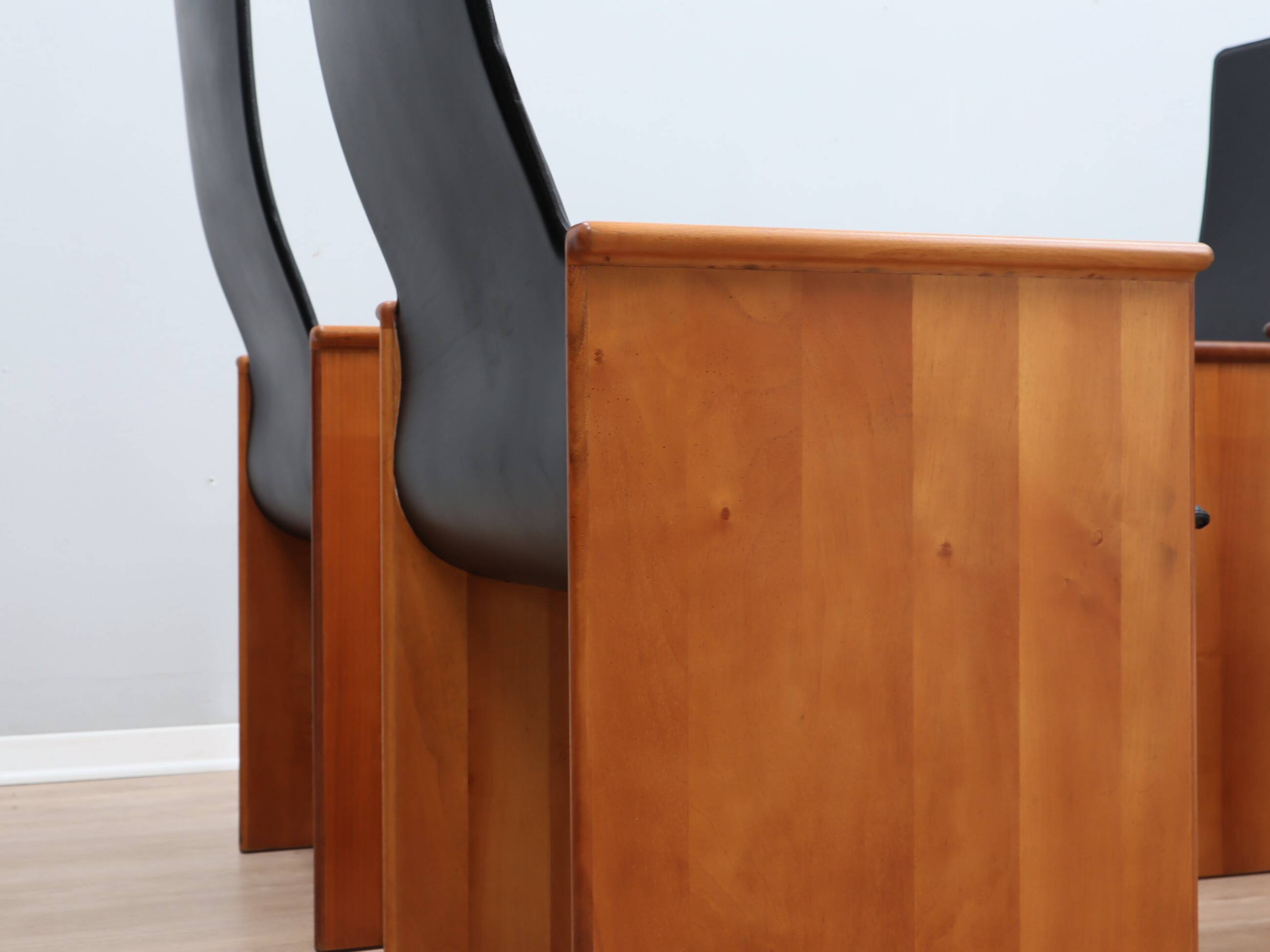 Set of 4 Segesta walnut and black letaher chairs Stildomus 1970s