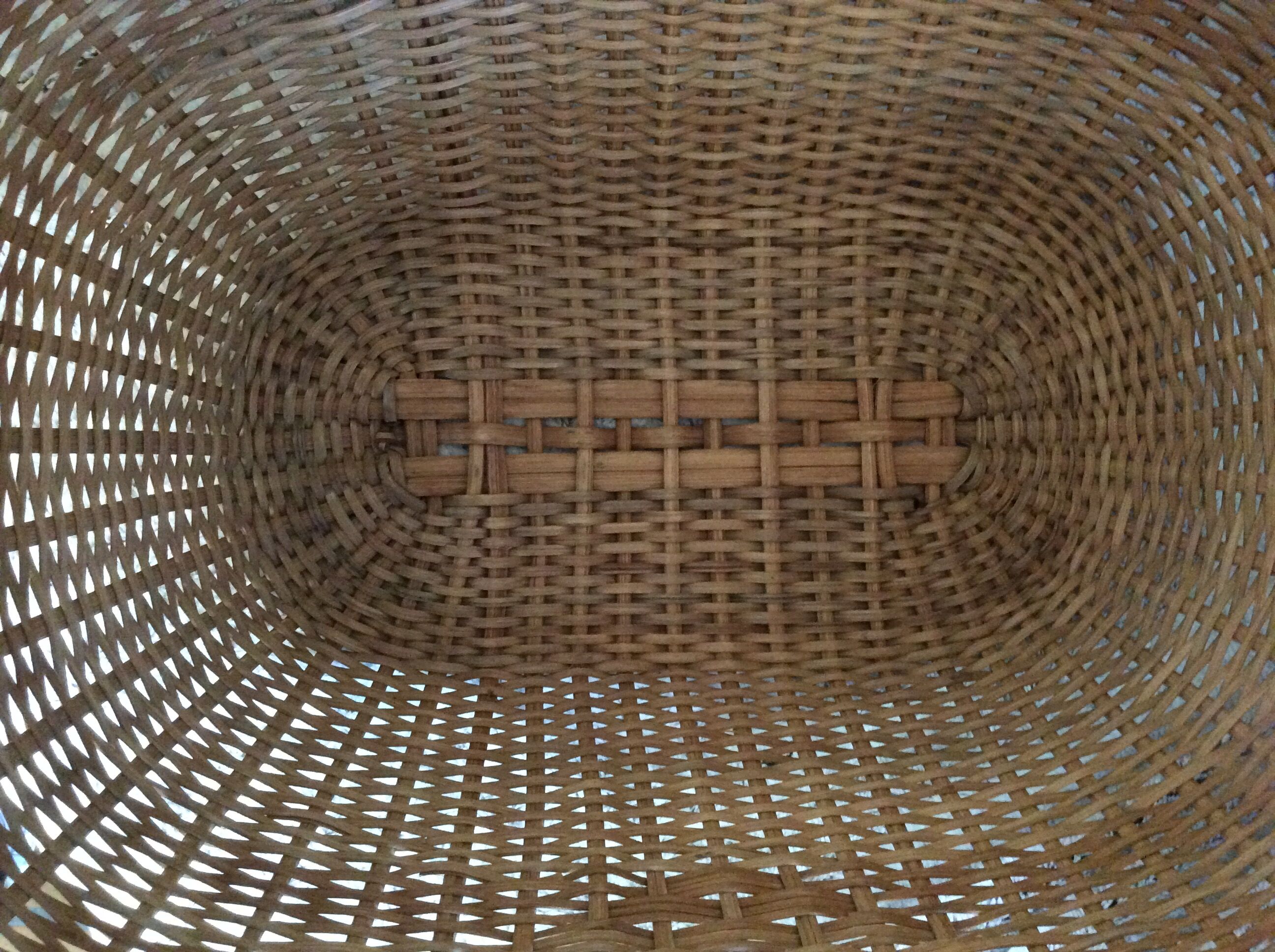 Atypical rattan panière - vintage