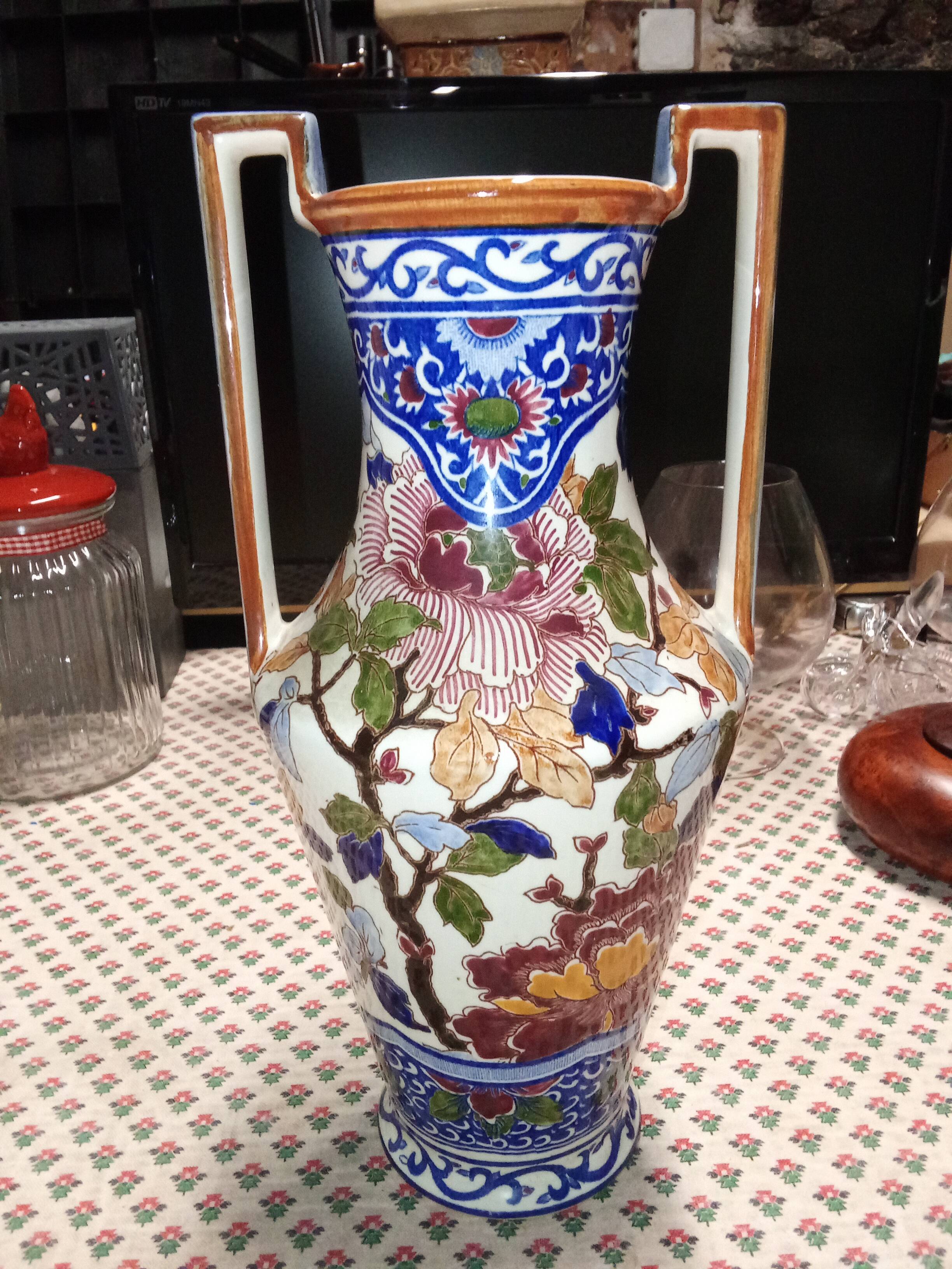 Superb Gien amphora vase with peonies (period 1960 - 1971)