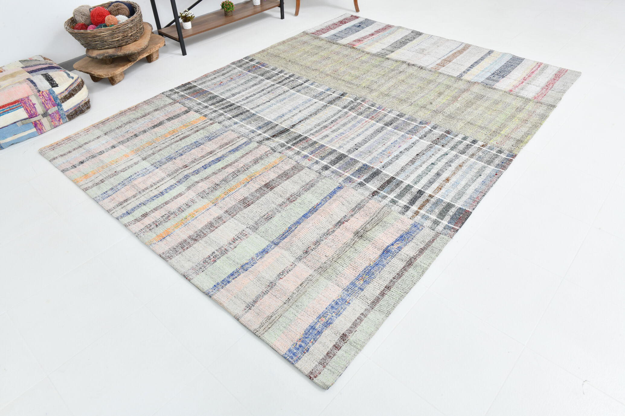 Ethnic vintage rug, 222x304cm