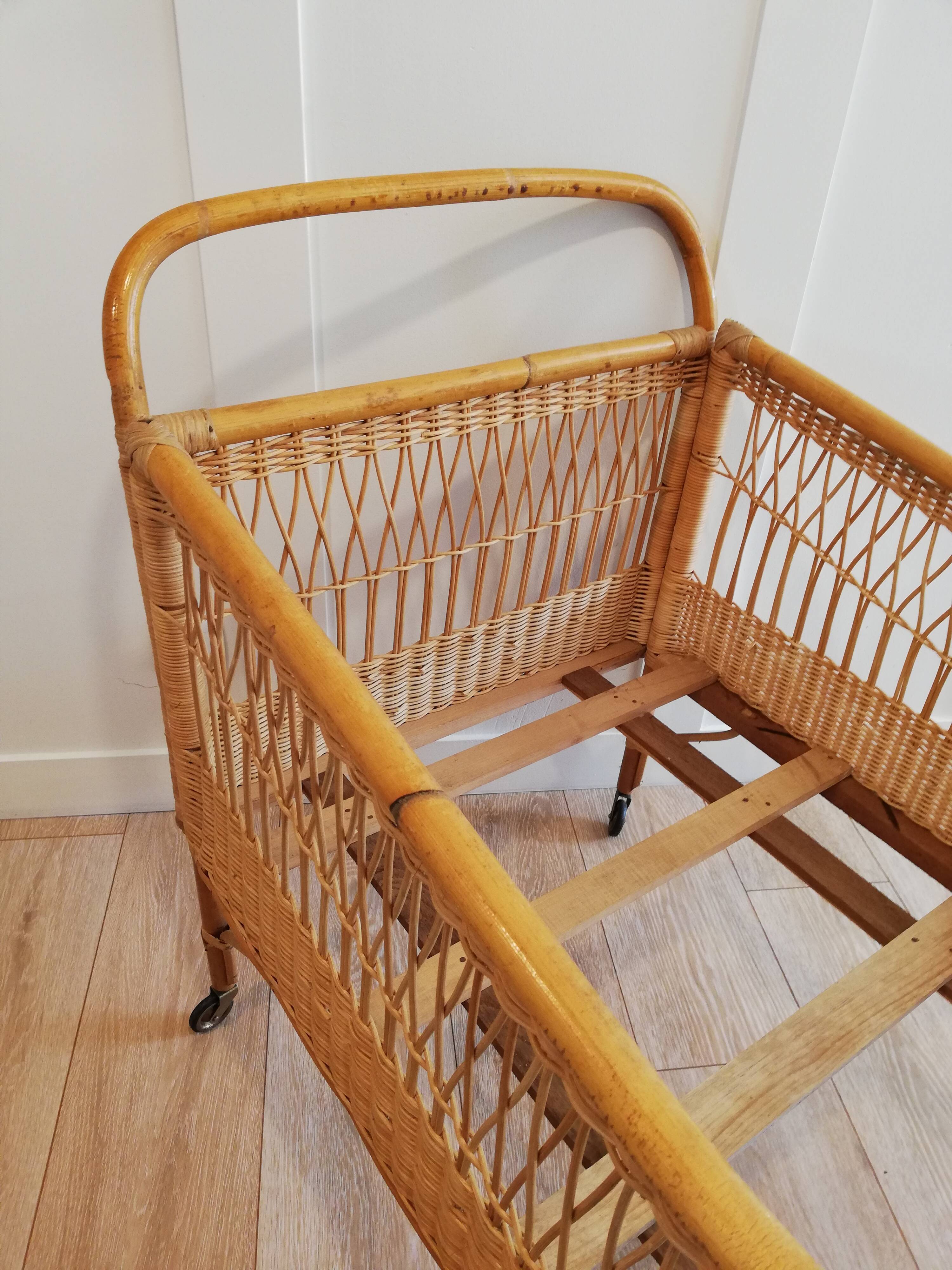 Vintage rattan baby bed