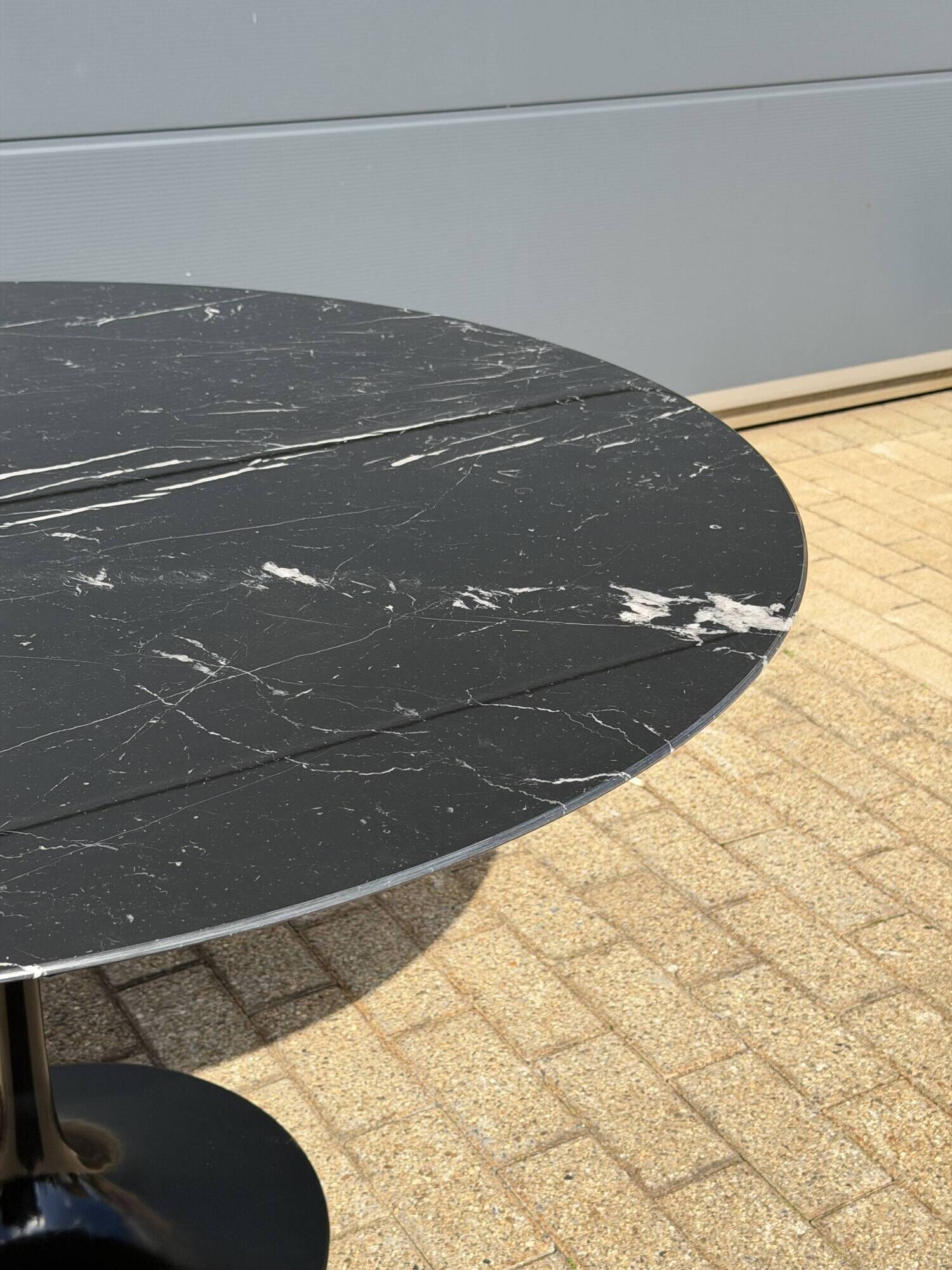 Original Knoll Tulip dining table (137cm) Nero Marquina glossy LIKE NEW!!