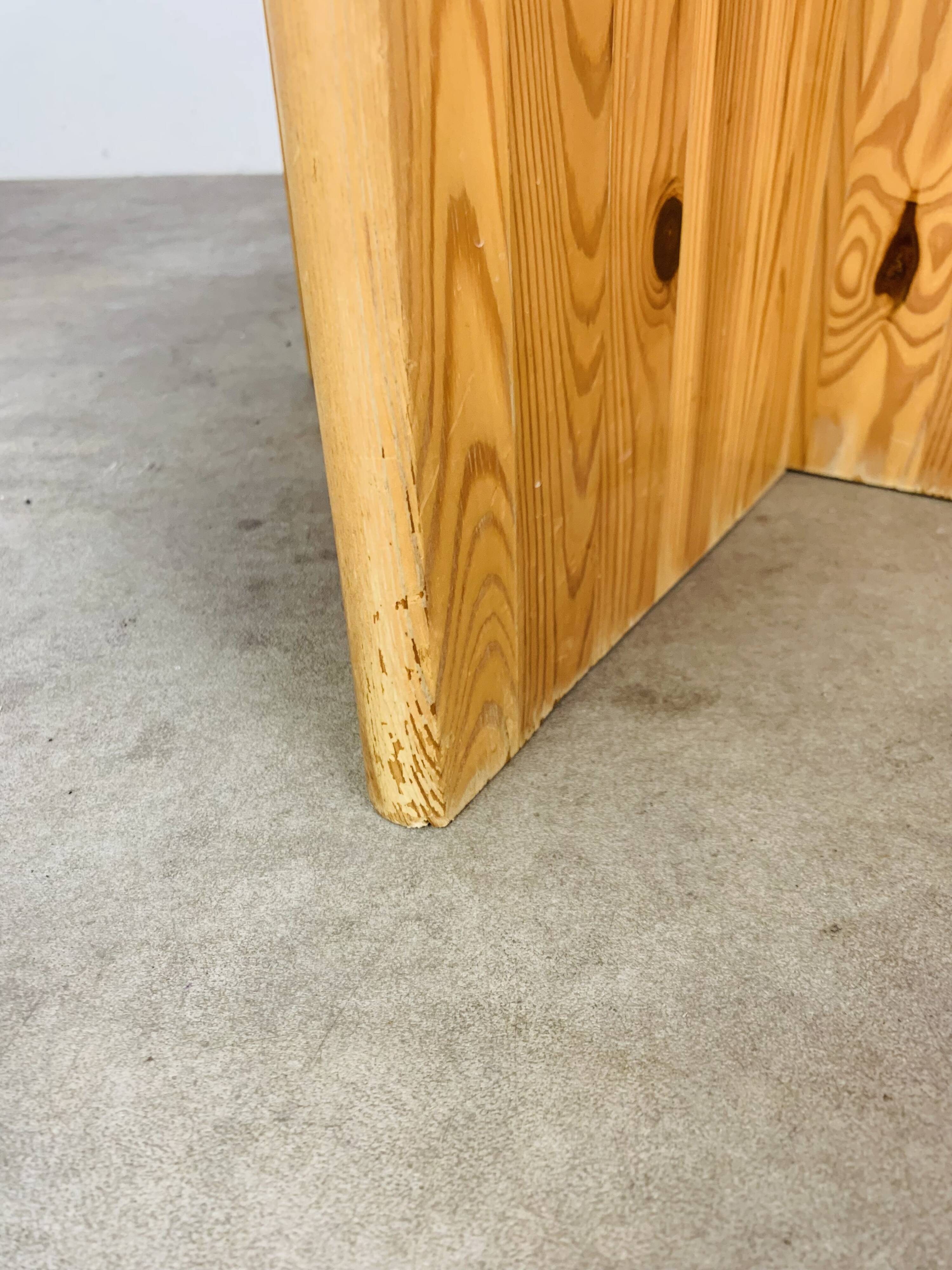 Table basse en pin massif forme organique, années 80