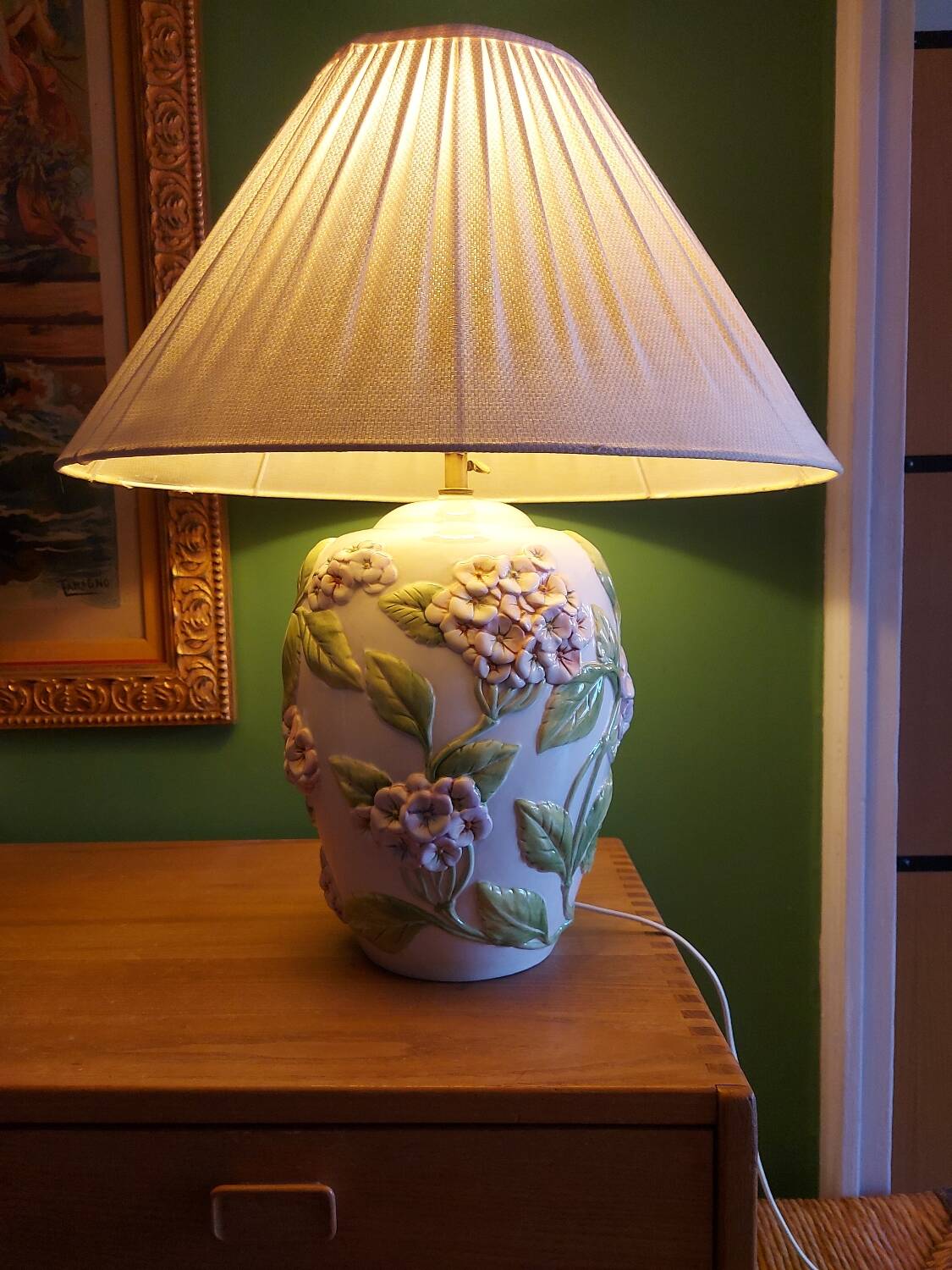 Slush lamp, hydrangea bouquet