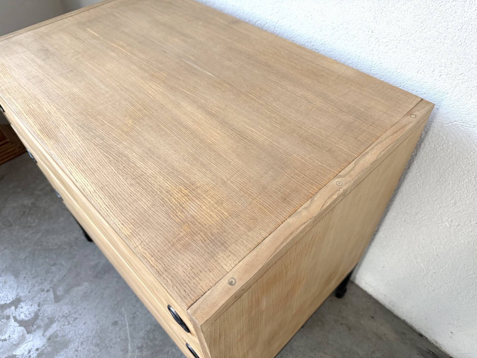 Three-drawer commode ARP — Minvielle, oak and lacquered metal, France, years