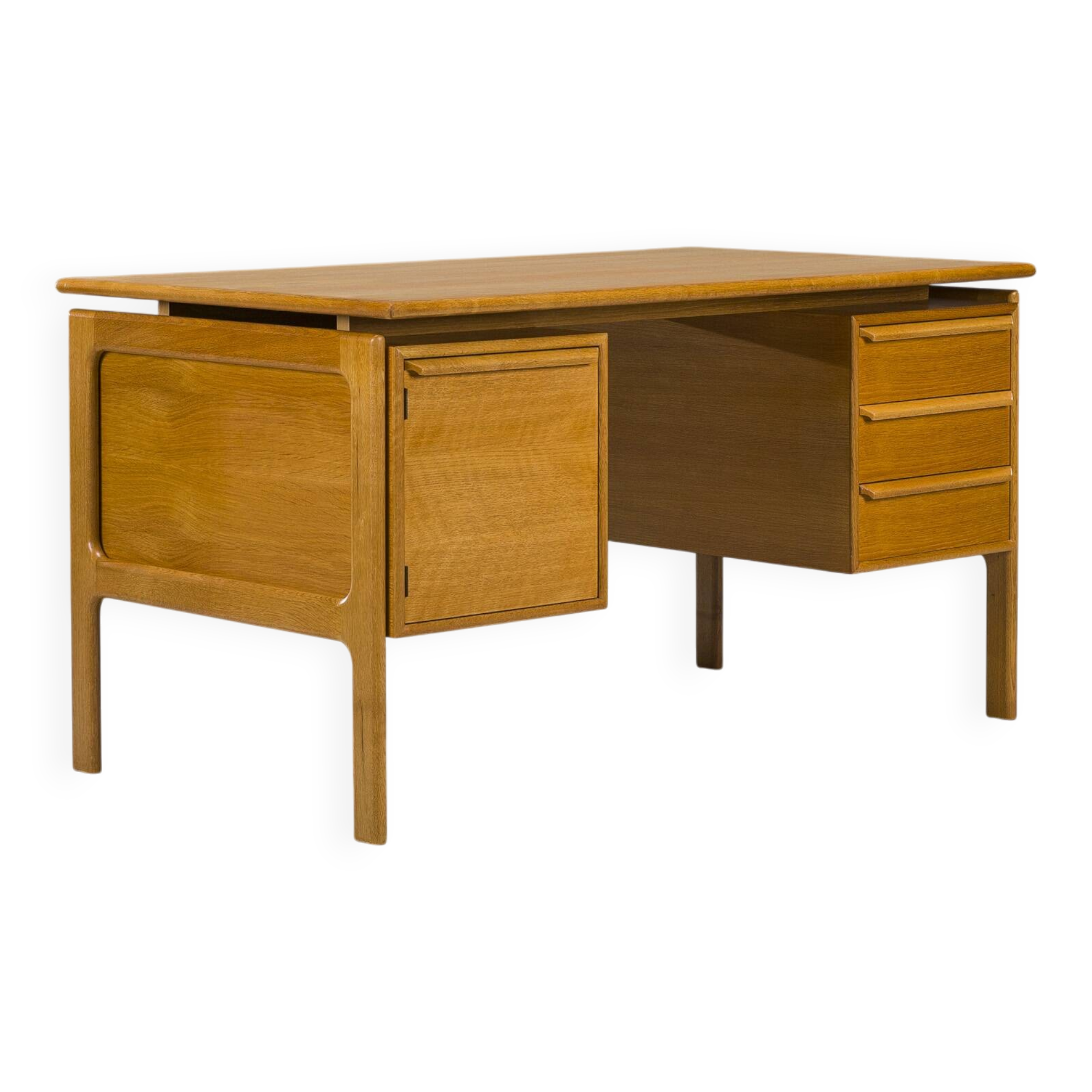 Mid-Century Oak Freestanding Desk from GV Møbler, 1970s