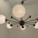 Lustre en laiton et verre opalin spoutnik