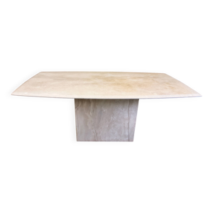 table à manger en travertin