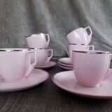 Tasses et soucoupes rose poudré