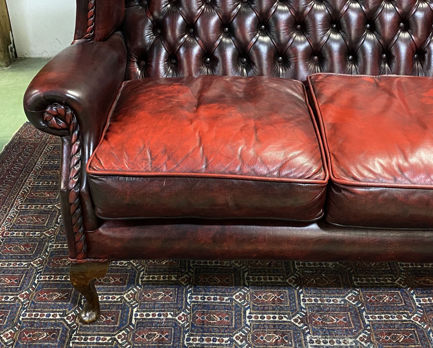 Chesterfield 2-seater leather-eared sofa from the 80s
