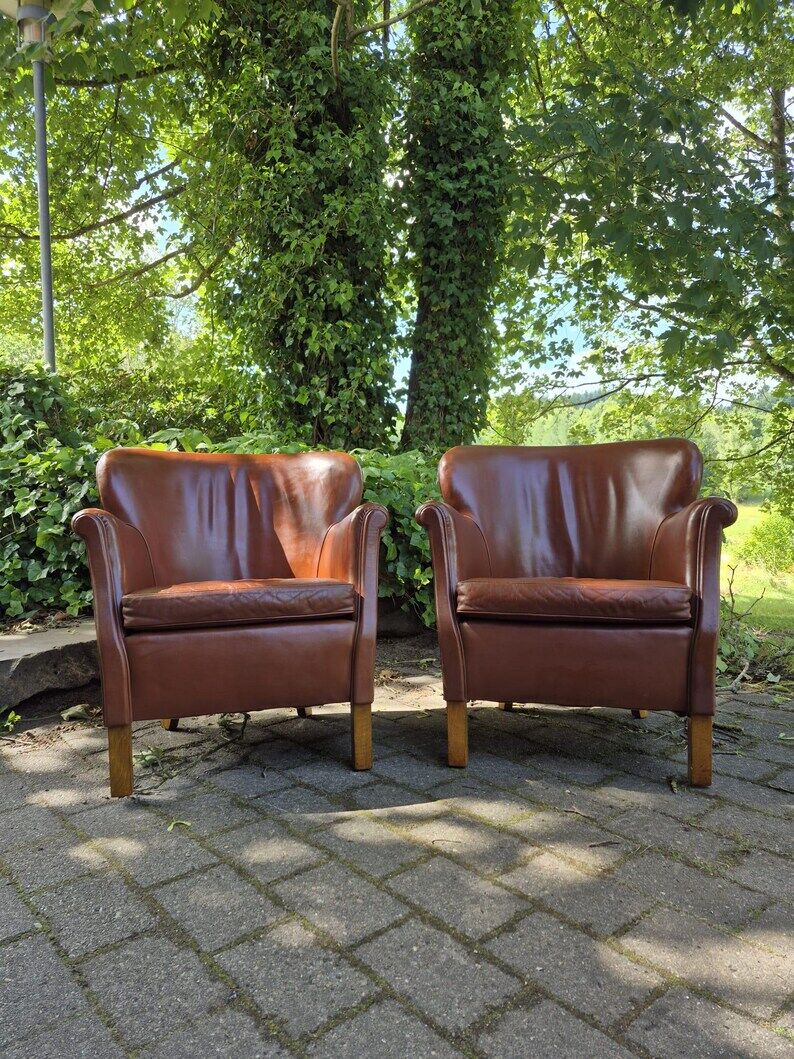 Chaises longues en cuir, design danois. Style urbain moderne.