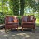 Chaises longues en cuir, design danois. Style urbain moderne.