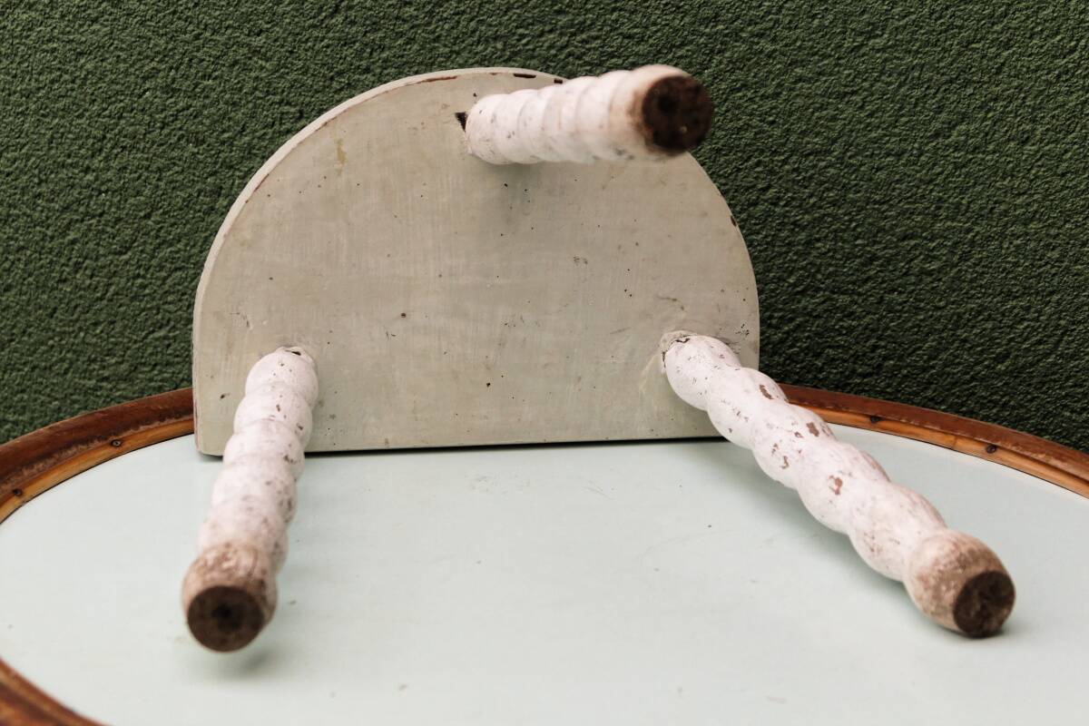 Tripod stool, twisted legs