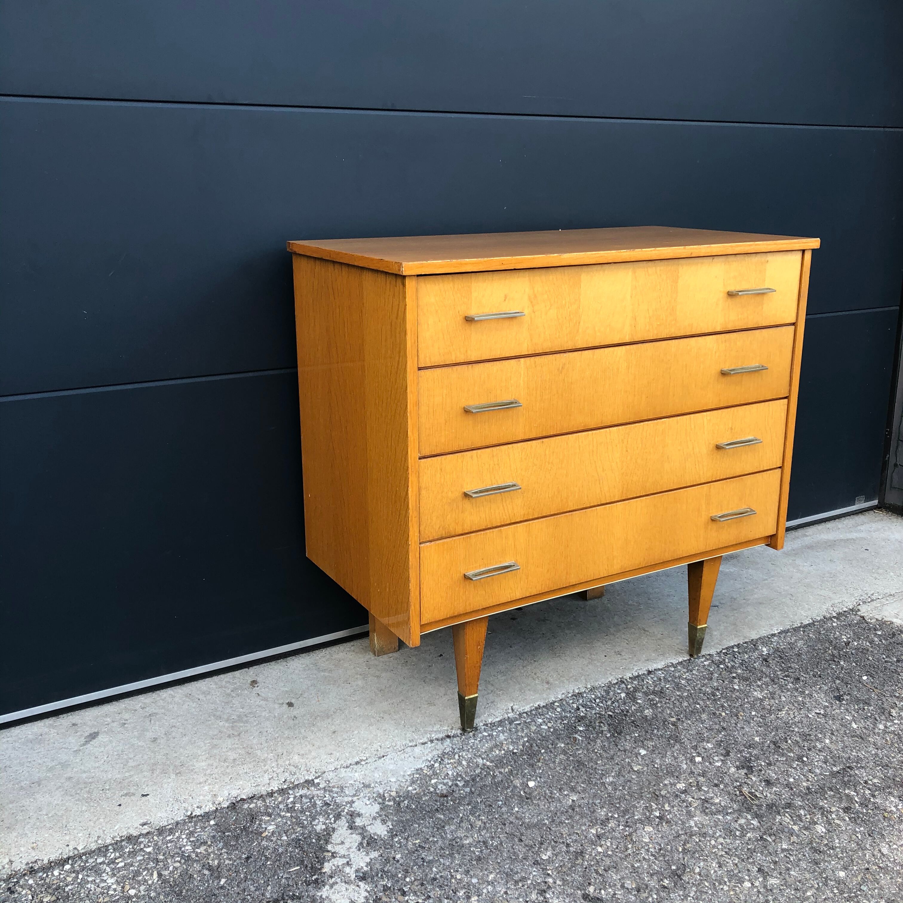 Chest of drawers compass feet