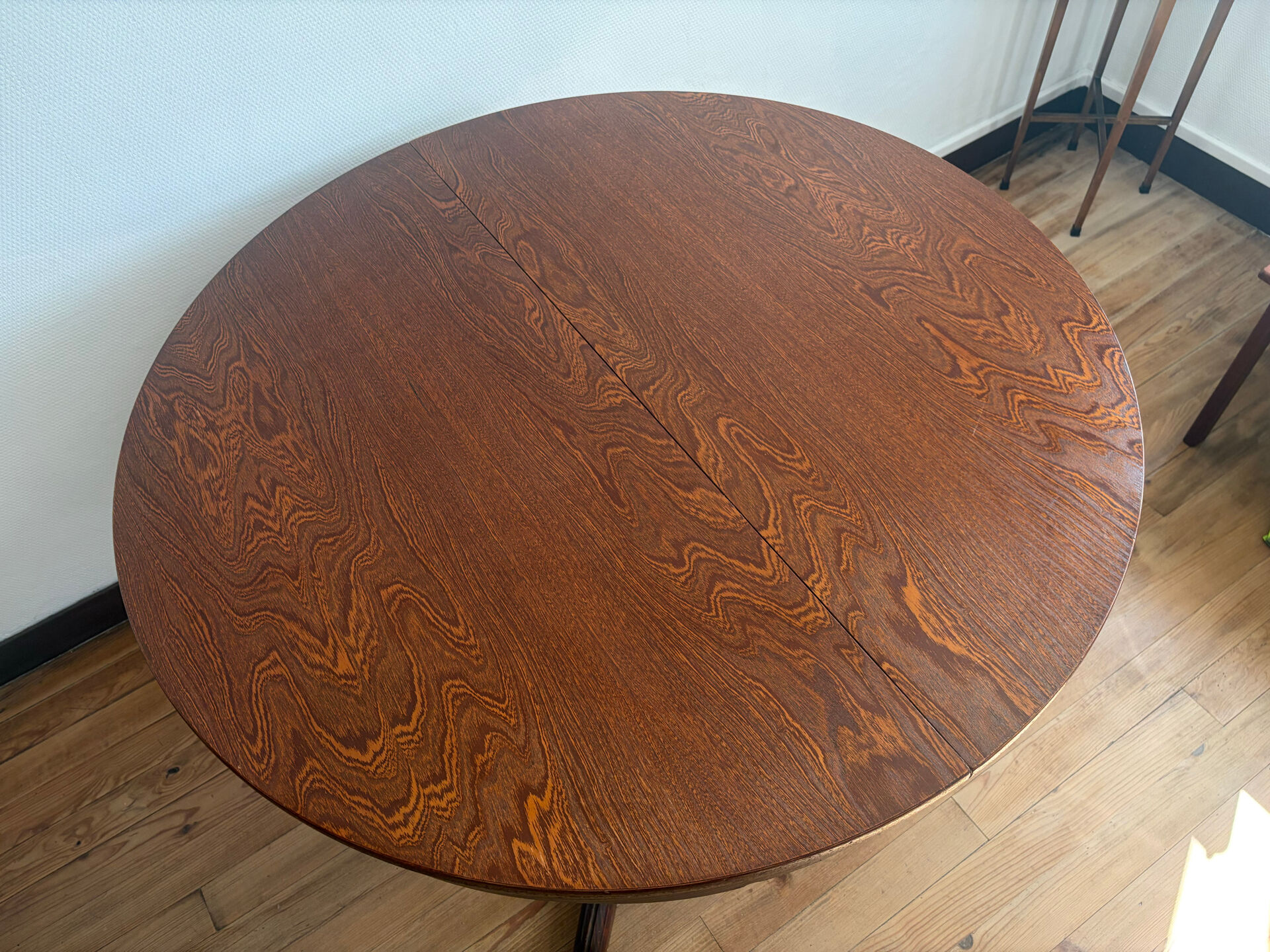 Extendable round table Baumann