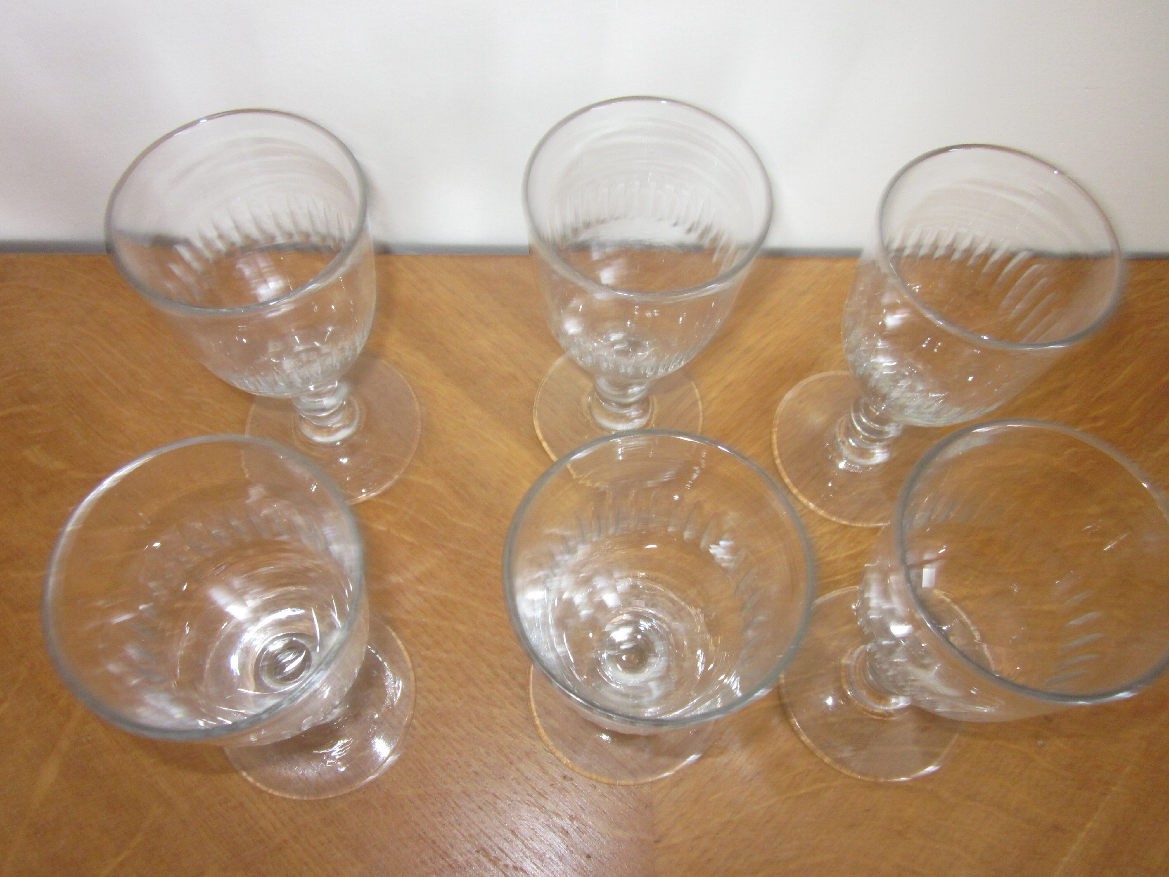 6 glasses a vintage bistro wine