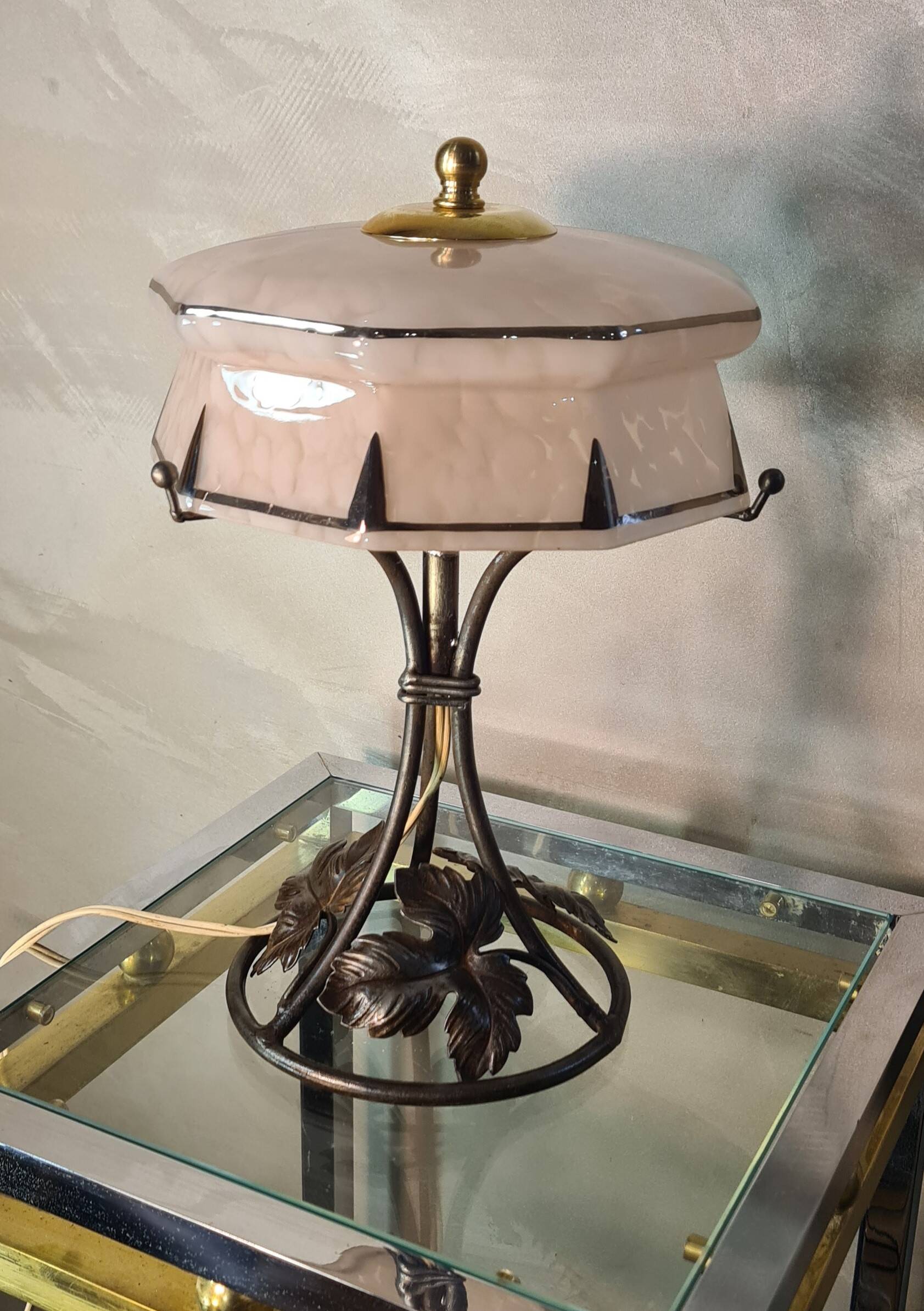 Wrought iron lamp brandt style, muller art deco with pink clichy glass lampshade and gilding 27x21