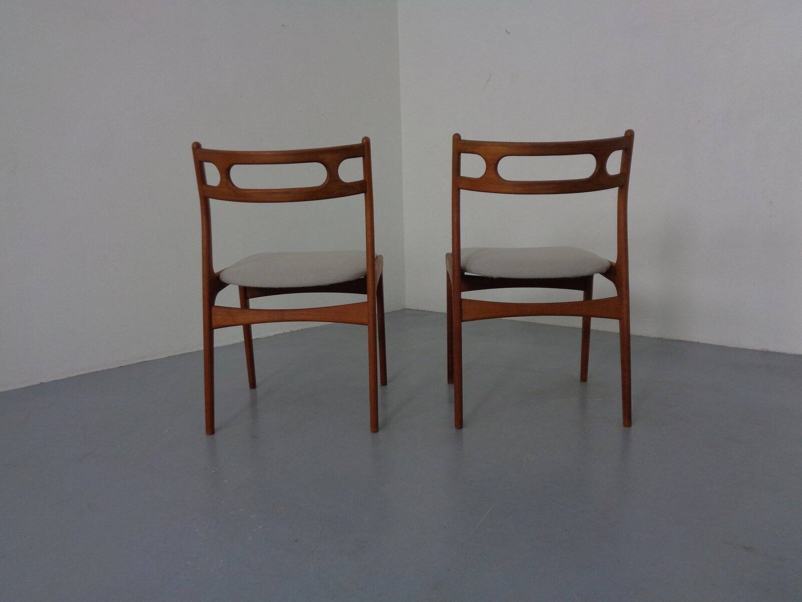 Model 138 Teak & Kvadrat Hallingdal Dining Chairs by Johannes Andersen for Uldum Møbelfabrik, Denmark, 1960s, Set of 2