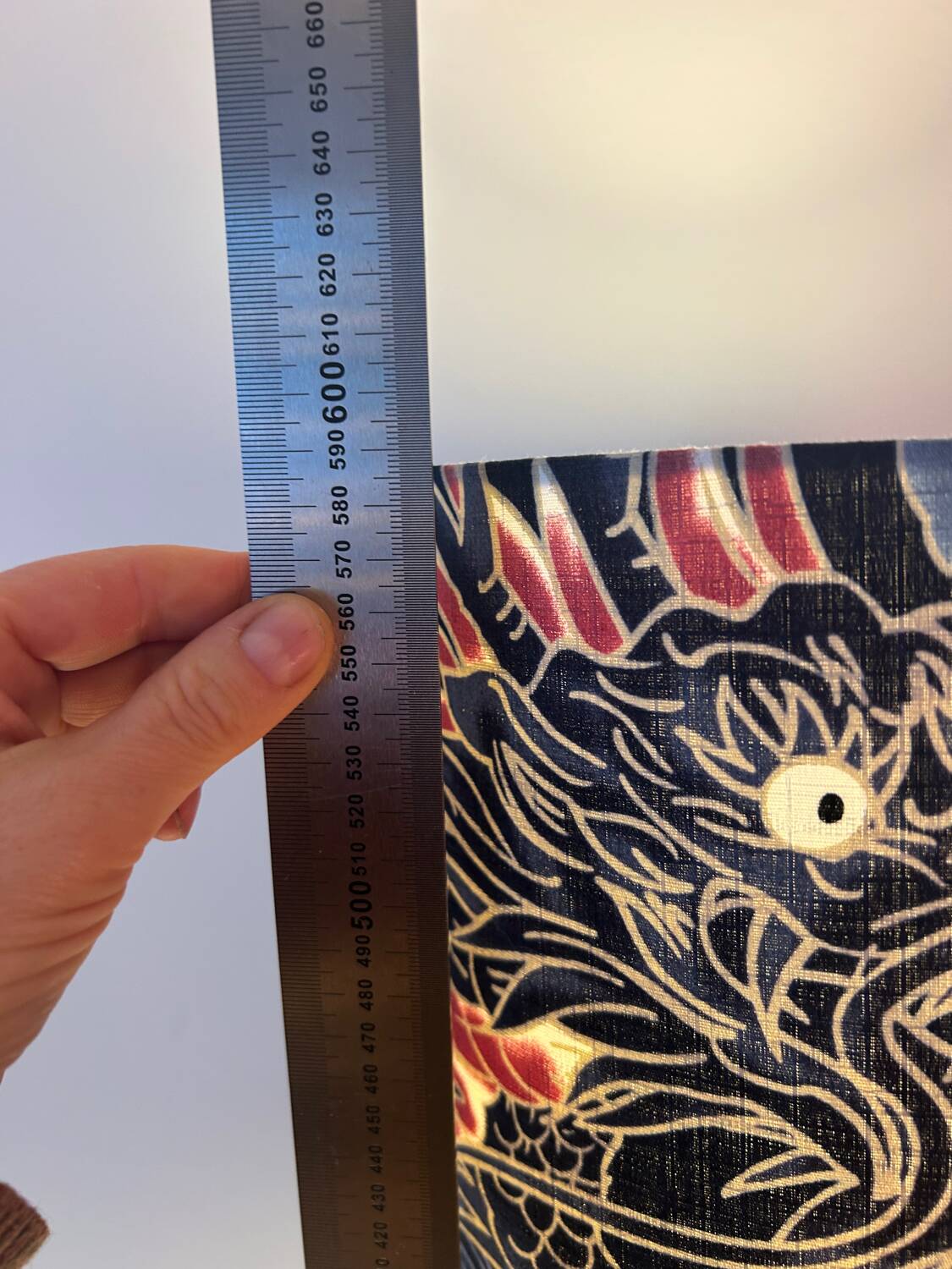 Lampe vase recyclée avec tissu de dragon japonais – céramiques Marei avec expression