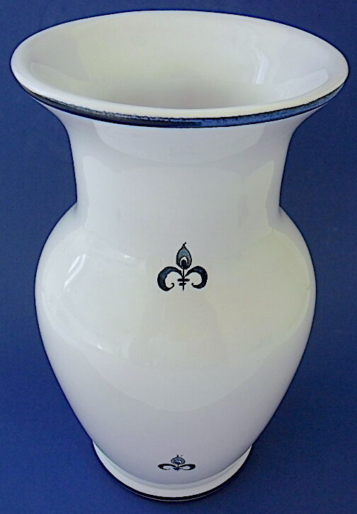 White-blue earthenware vase with stylized plant decoration