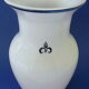 Vase en faïence blanc-bleu à décor végétal stylisé