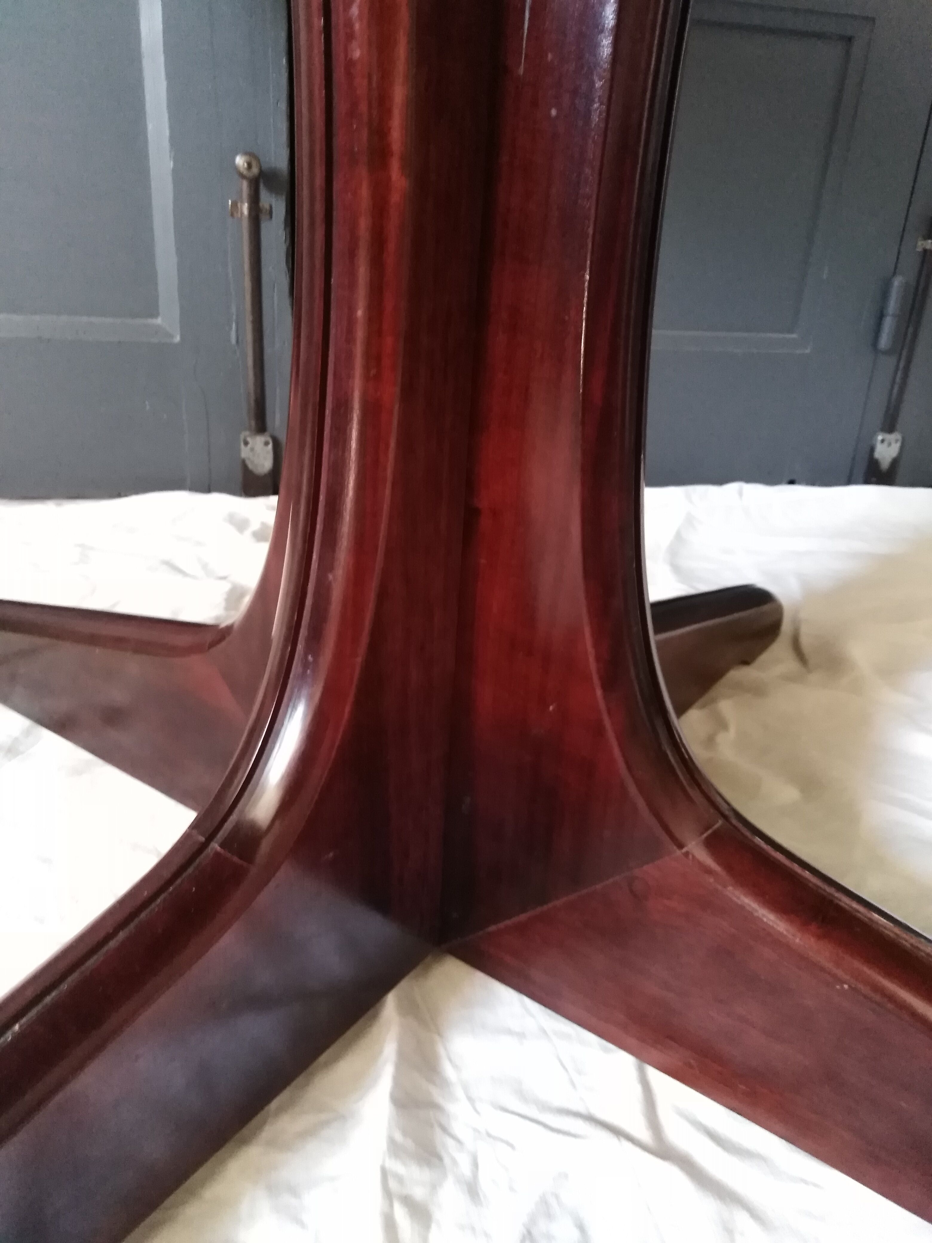 Baumann extended round table