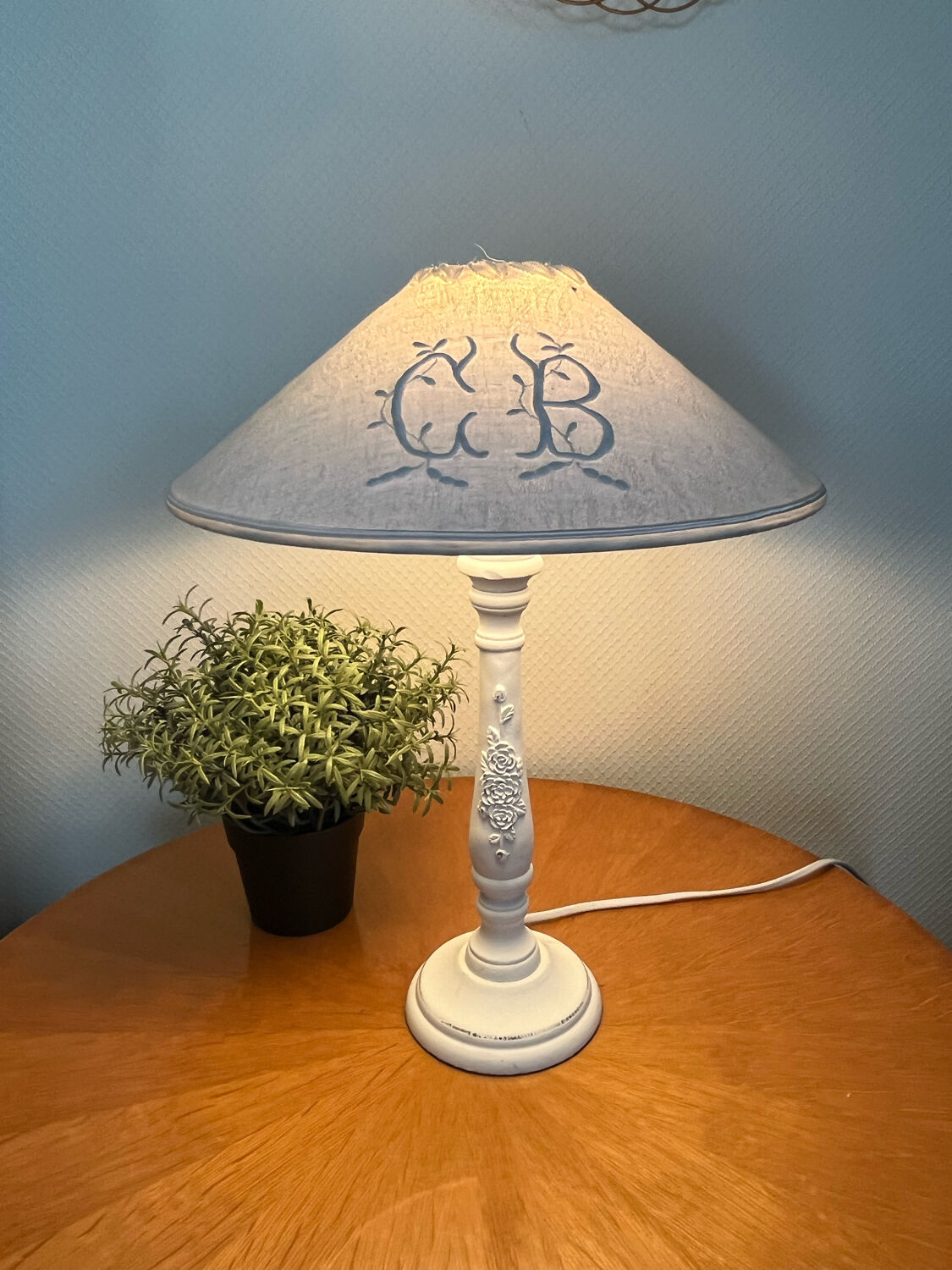 Shabby white patina wooden lamp base