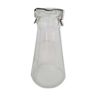 Glass jar with fastener